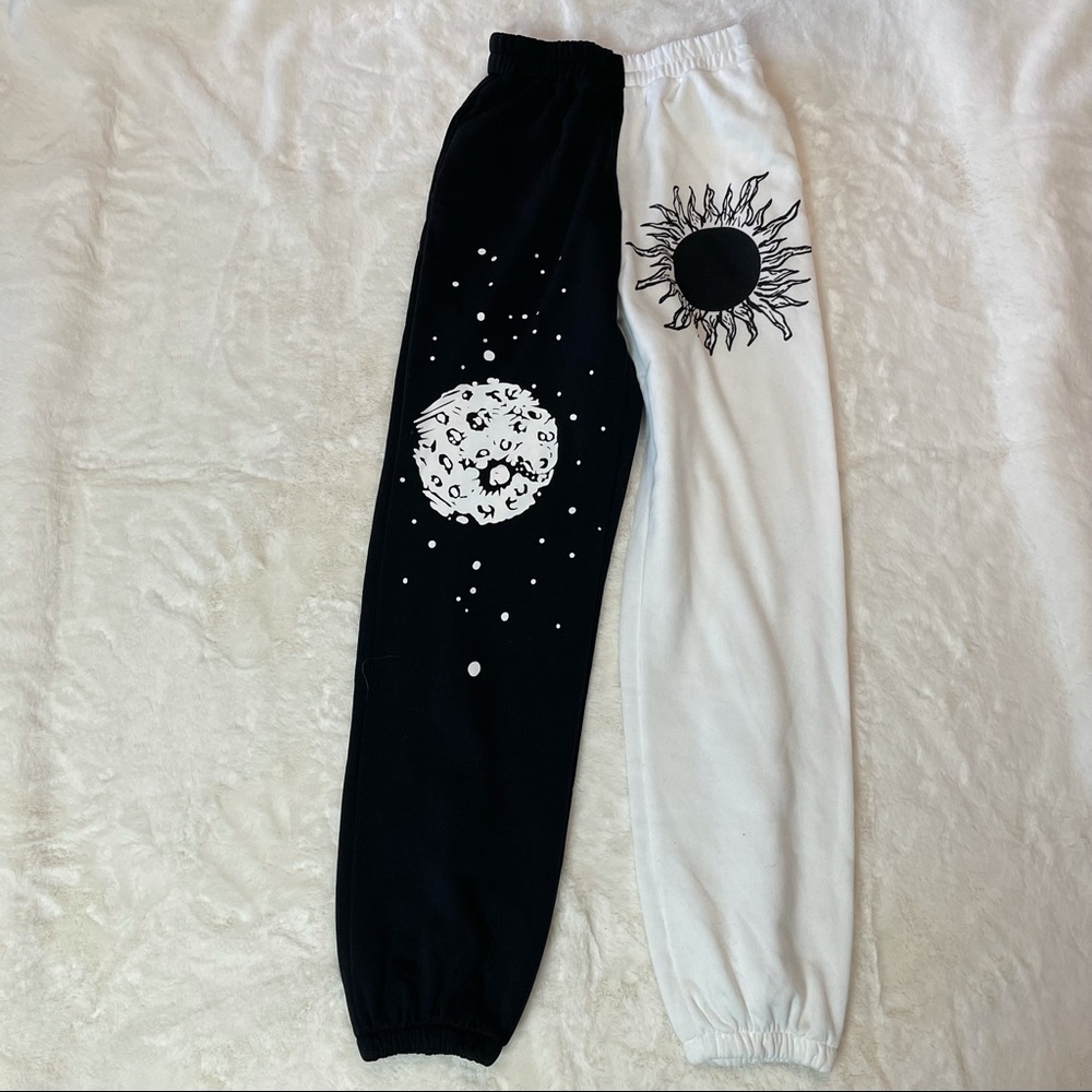 SHEIN black and white jogger with design Sz XS ⭐️